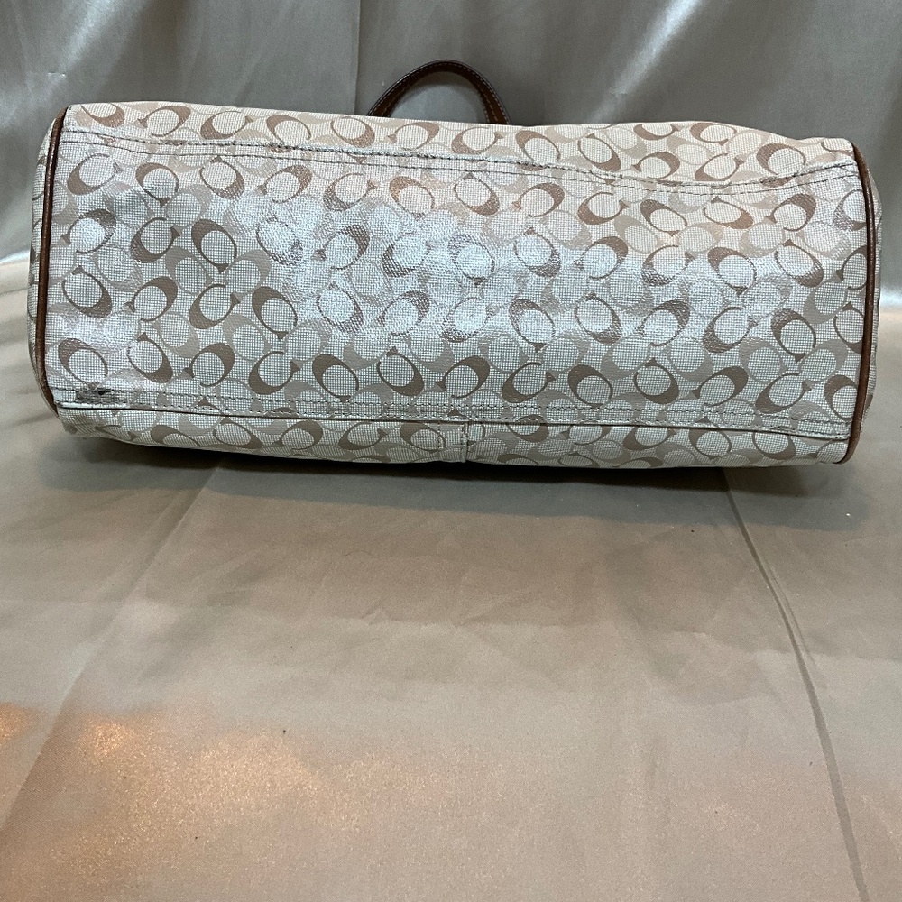 Coach shoulder bag with signature print.  Zipper closure.   14-H4Ba - Picture 4 of 9